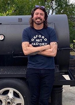 https://langbbqsmokers.com/wp-content/uploads/who-is_dave-grohl.jpg